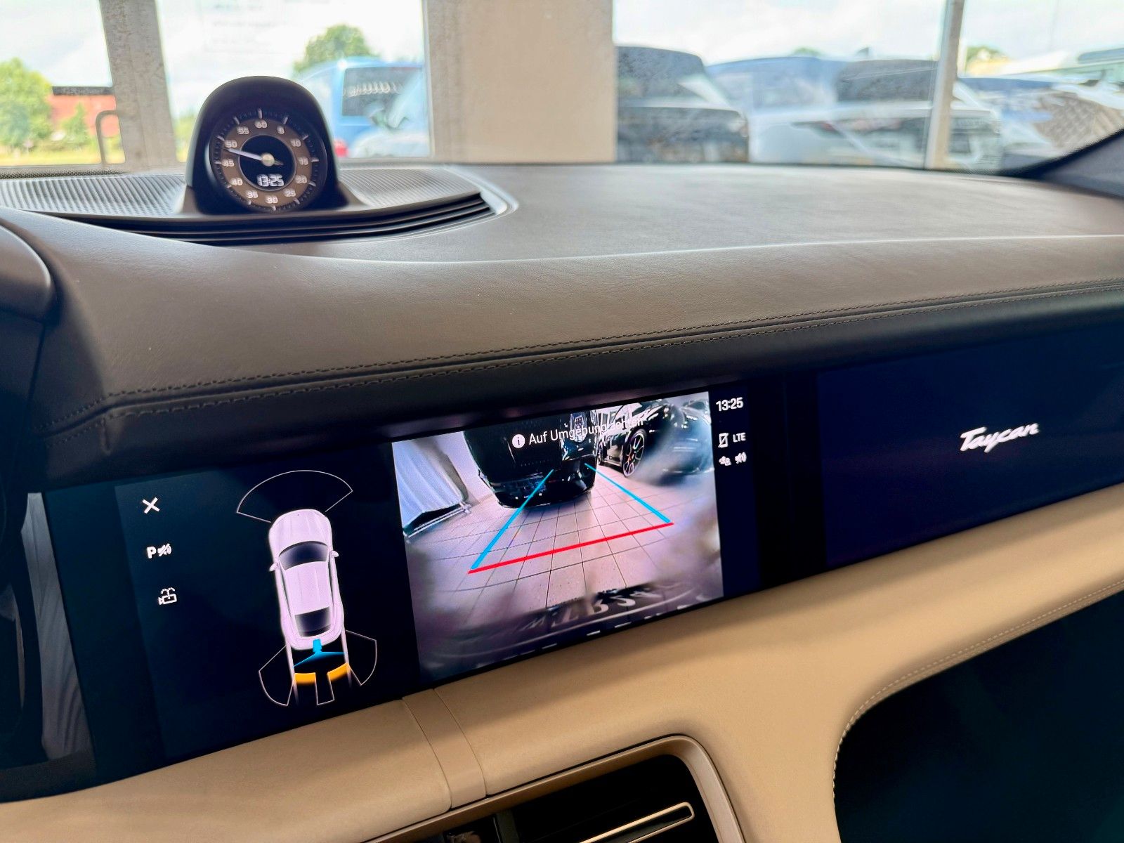 Fahrzeugabbildung Porsche Taycan Performance/HeadUP/Panorama/APPROVED