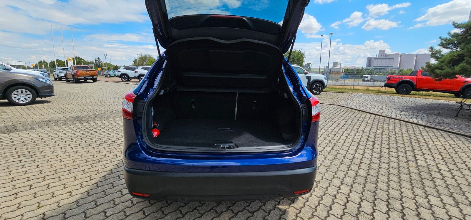 Fahrzeugabbildung Nissan Qashqai Tekna Panoramadach