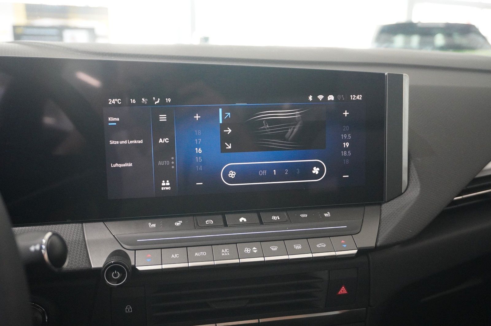 Fahrzeugabbildung Opel Astra L Lim. 1.2T ELEGANCE NAVI/LED/KAMERA/DAB+