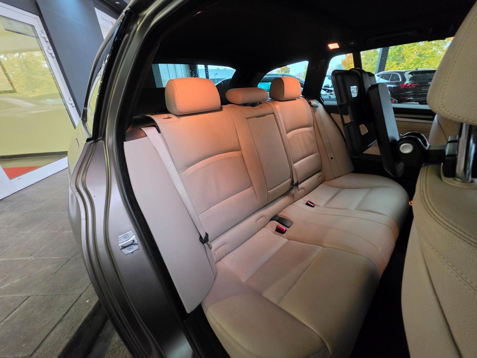 BMW 530d xDrive Touring M-Sportpaket FROZEN/Pano/AHK