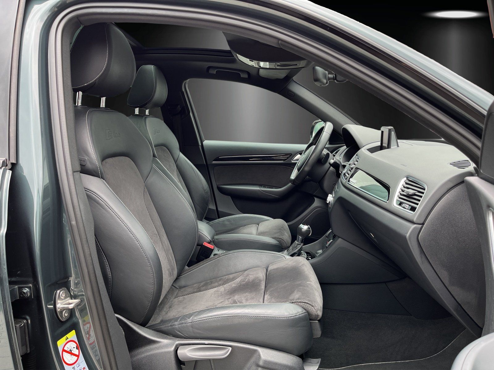 Fahrzeugabbildung Audi Q3 2.0 TFSI quattro S-LINE Comp./PANO/KAMERA/LED