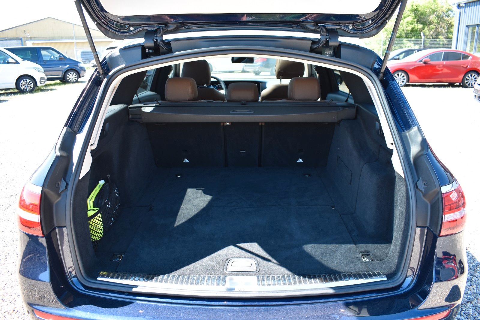 Fahrzeugabbildung Mercedes-Benz E 400 d T-Modell 4Matic AHK Burmester Leder