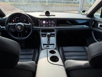 Porsche Panamera - 12