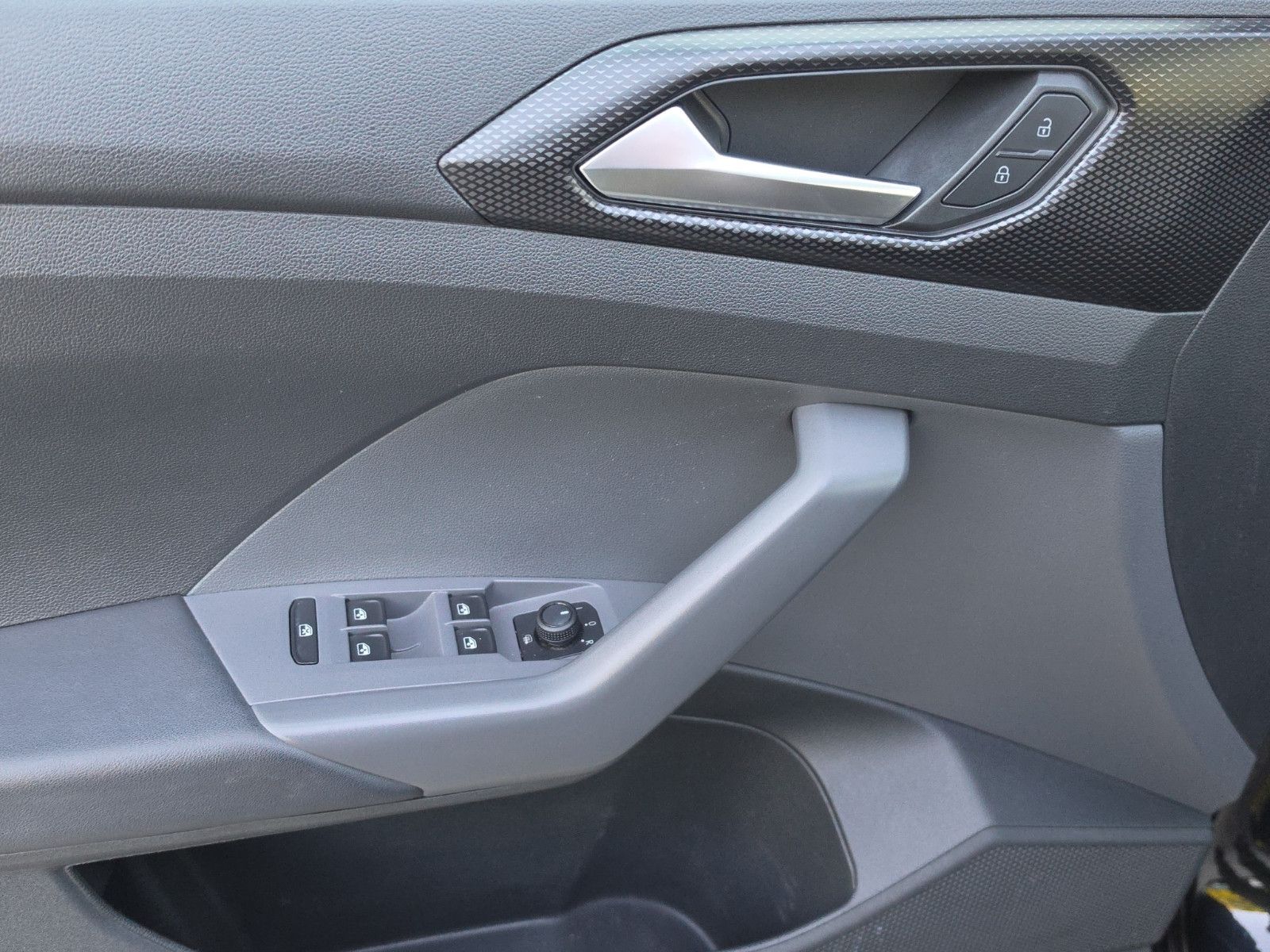 Fahrzeugabbildung Volkswagen T-Cross Life AUS 1.HAND AUTOMATIK NAVI PDC