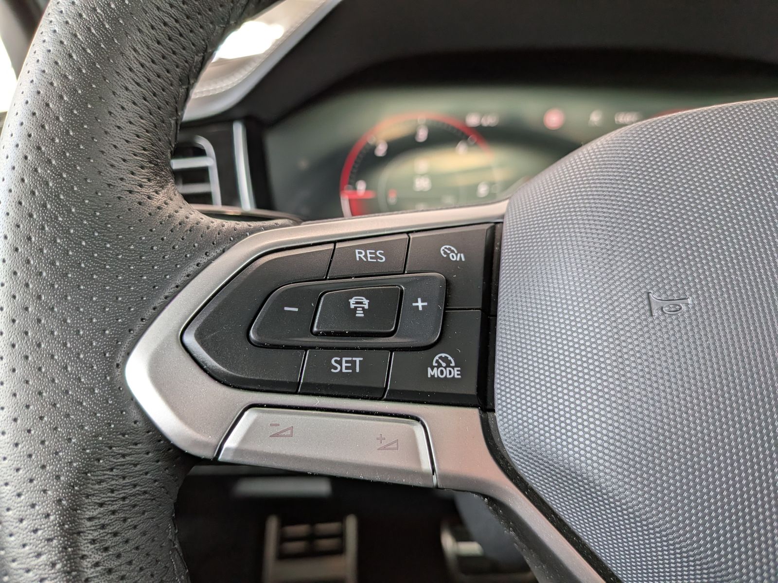 Fahrzeugabbildung Volkswagen Touareg 3.0TDI 4M R-Line VOLL Black 22" UPE 114T