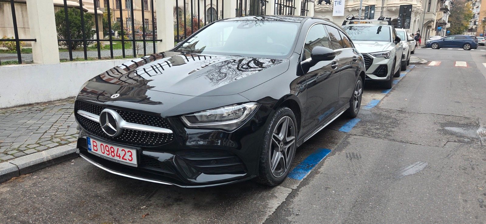 MERCEDES-BENZ CLA 250 e DCT -AMG LINE Panoramic/ Leder
