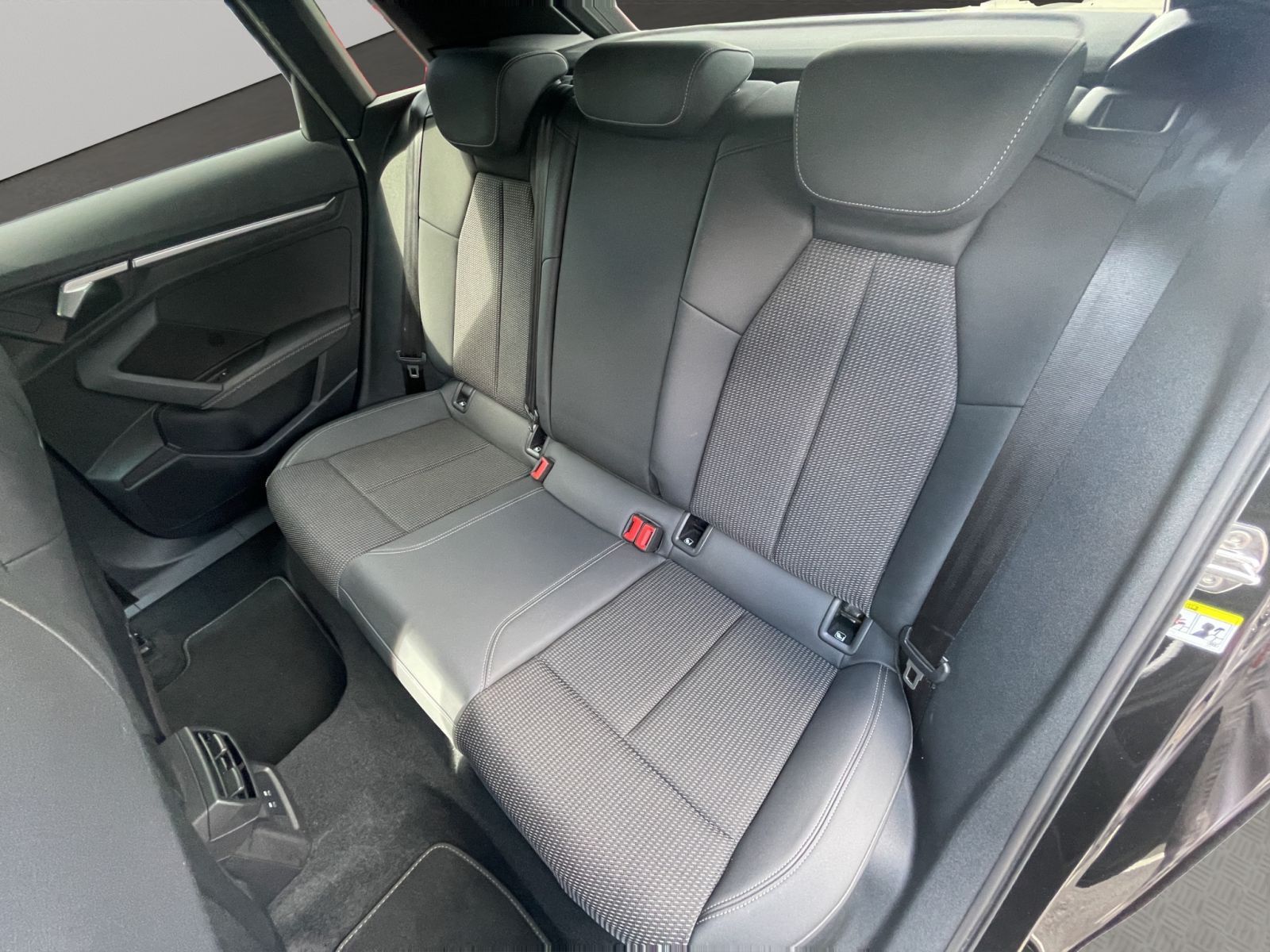 Audi A3 SB 30 TFSI S line LED AHK Kamera Carplay foto 17