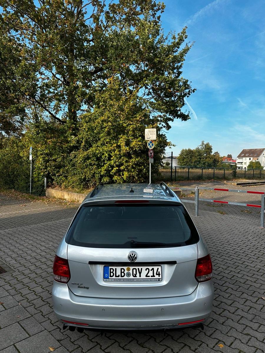Volkswagen Golf 2010 — interior
