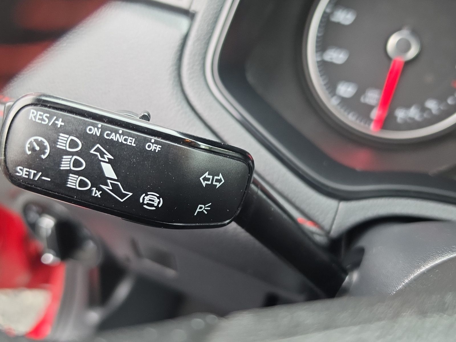 Fahrzeugabbildung SEAT Arona FR PDC SHZ AHK