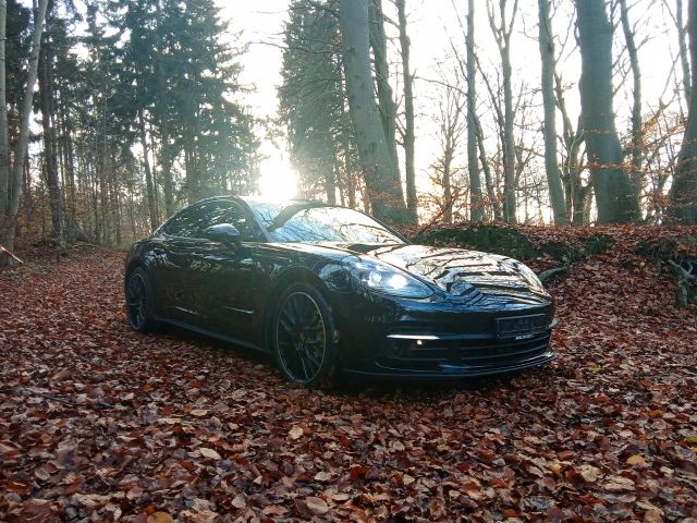 Porsche Panamera 4 E-Hybrid -