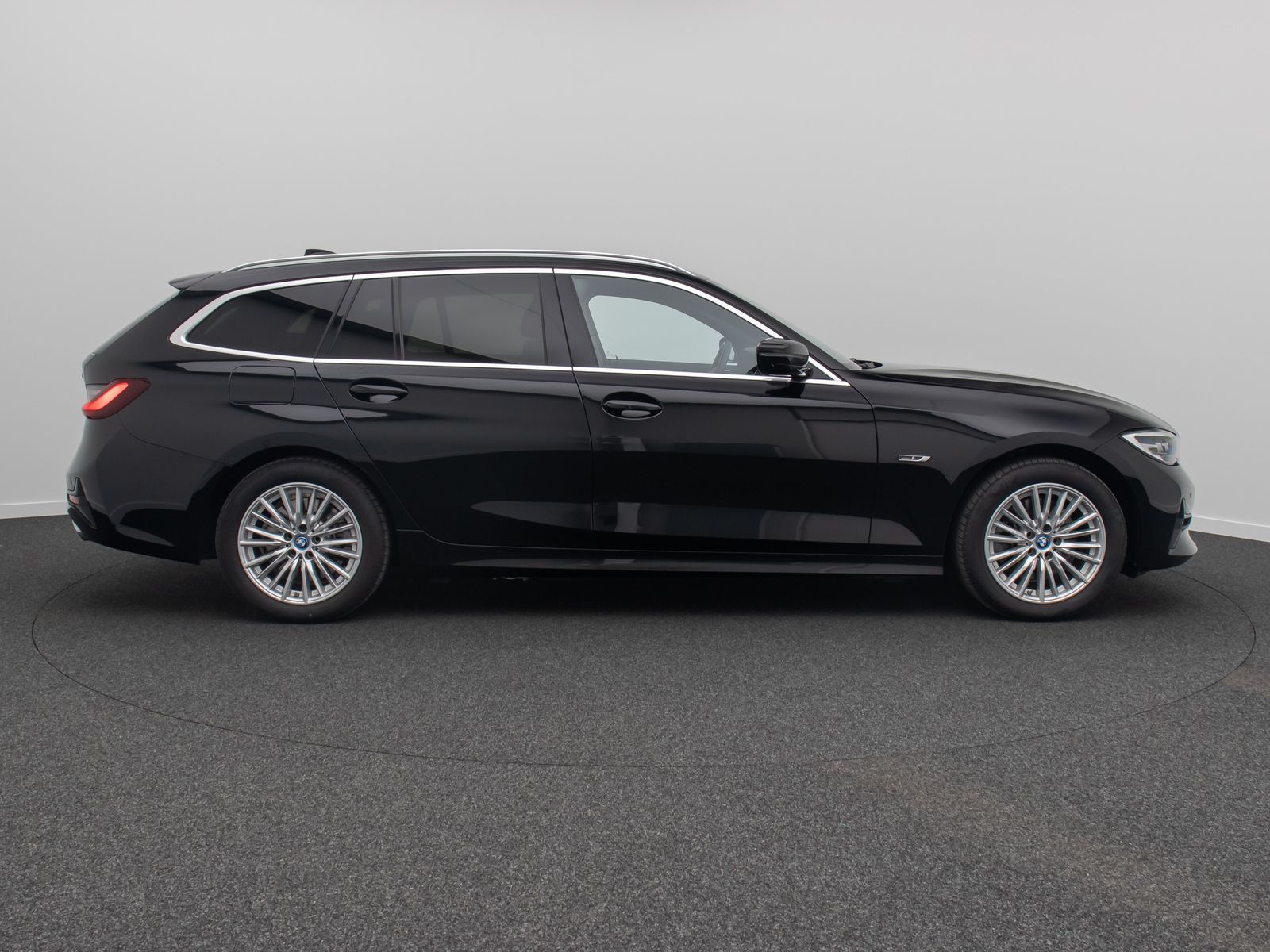 Fahrzeugabbildung BMW 320e Sport Line DAB HiFi CockPitPr Alarm PDC LED