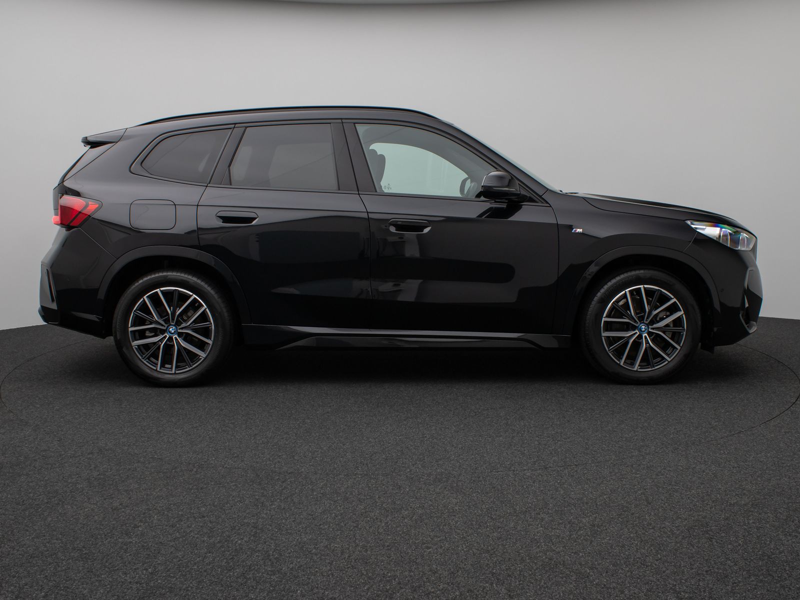 Fahrzeugabbildung BMW iX1 xD30 M Sport Kamera DAB DrivAssist Komfort
