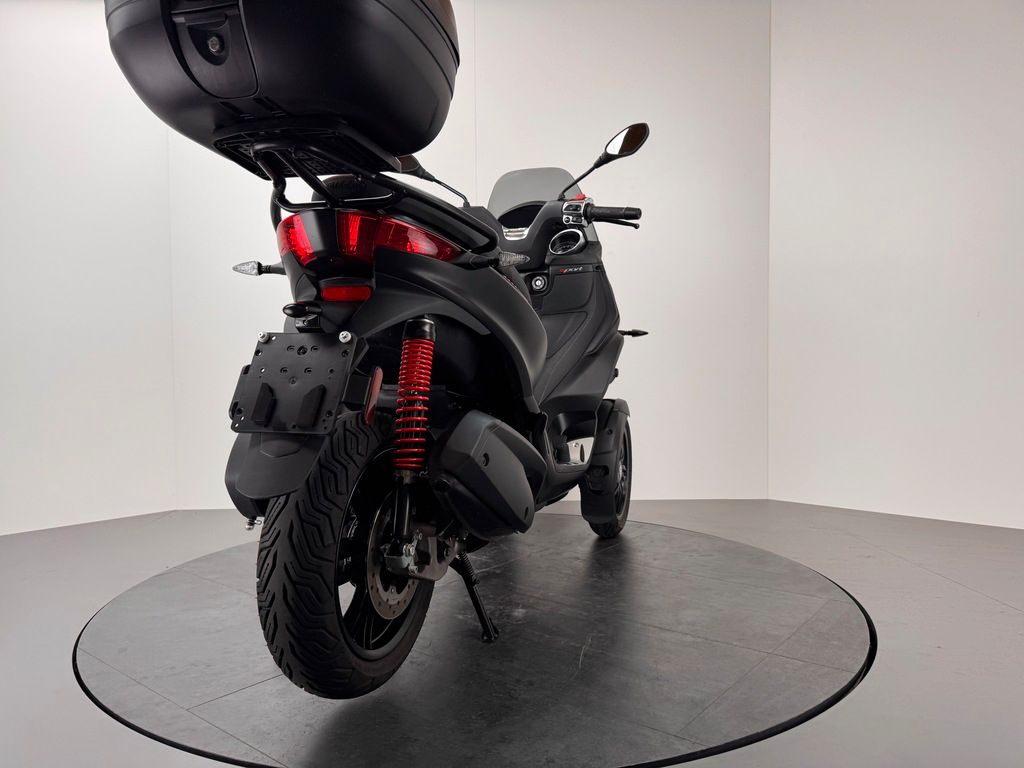 Fahrzeugabbildung Piaggio MP3 300 HPE *SERVICE NEU *TOPCASE