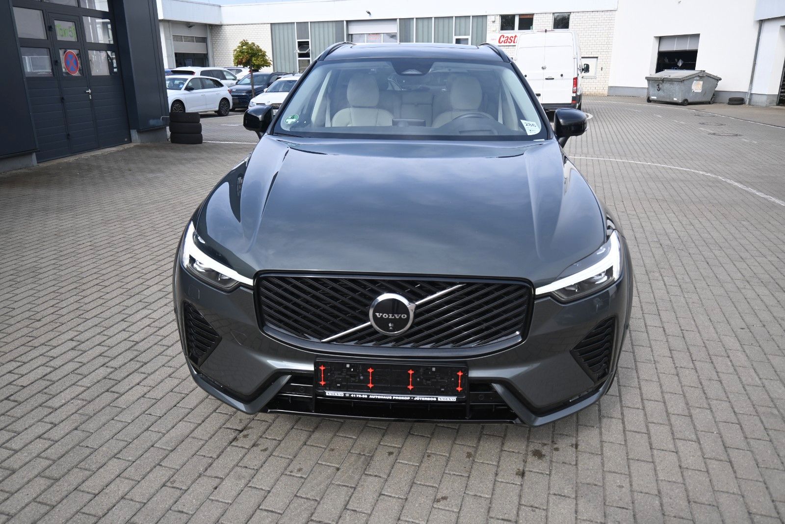Fahrzeugabbildung Volvo XC60 B5 B  Ultra Dark AWD*B&W*PANO*LUFT*AHK*