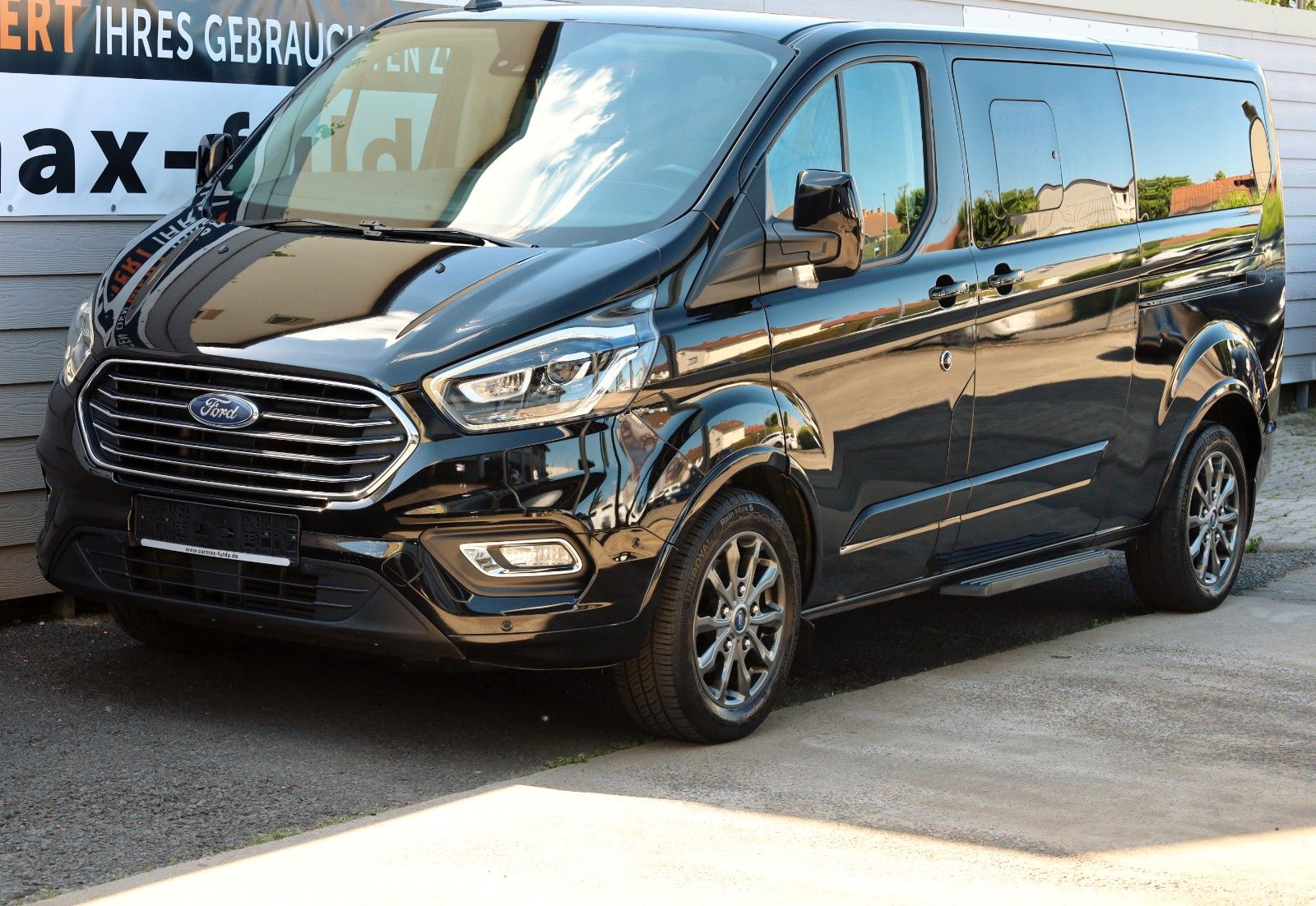 Fahrzeugabbildung Ford Tourneo Custom TITANIUM X 8 Si,Leder,Navi,Xenon