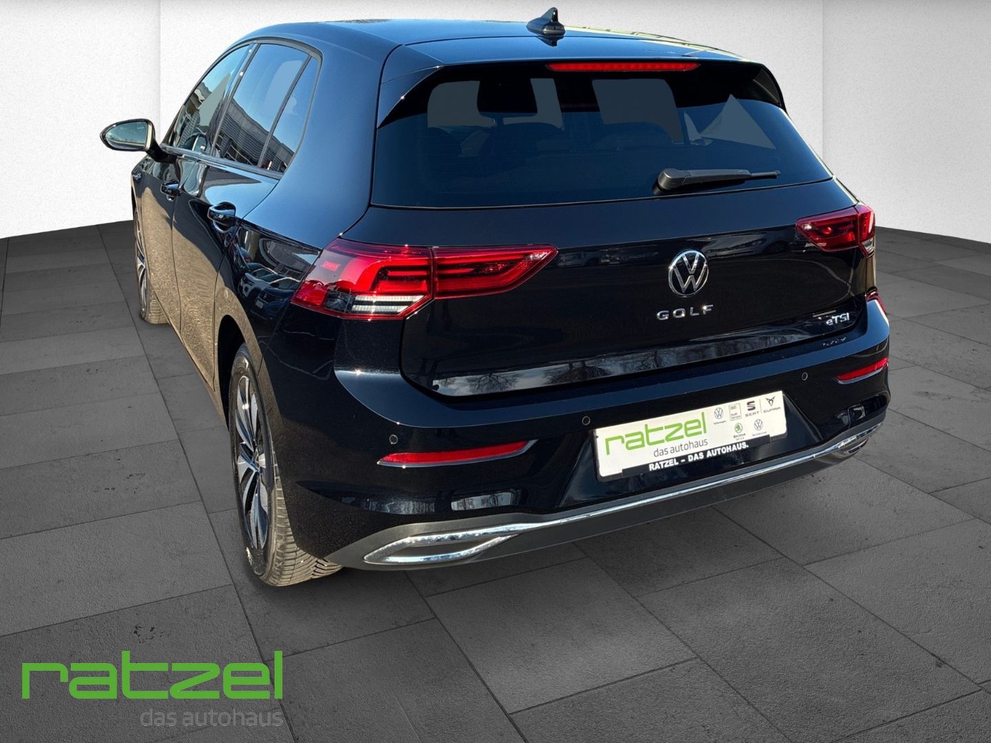 Fahrzeugabbildung Volkswagen Golf 1.5 eTSI Move Navi Rear View AHK Digitales