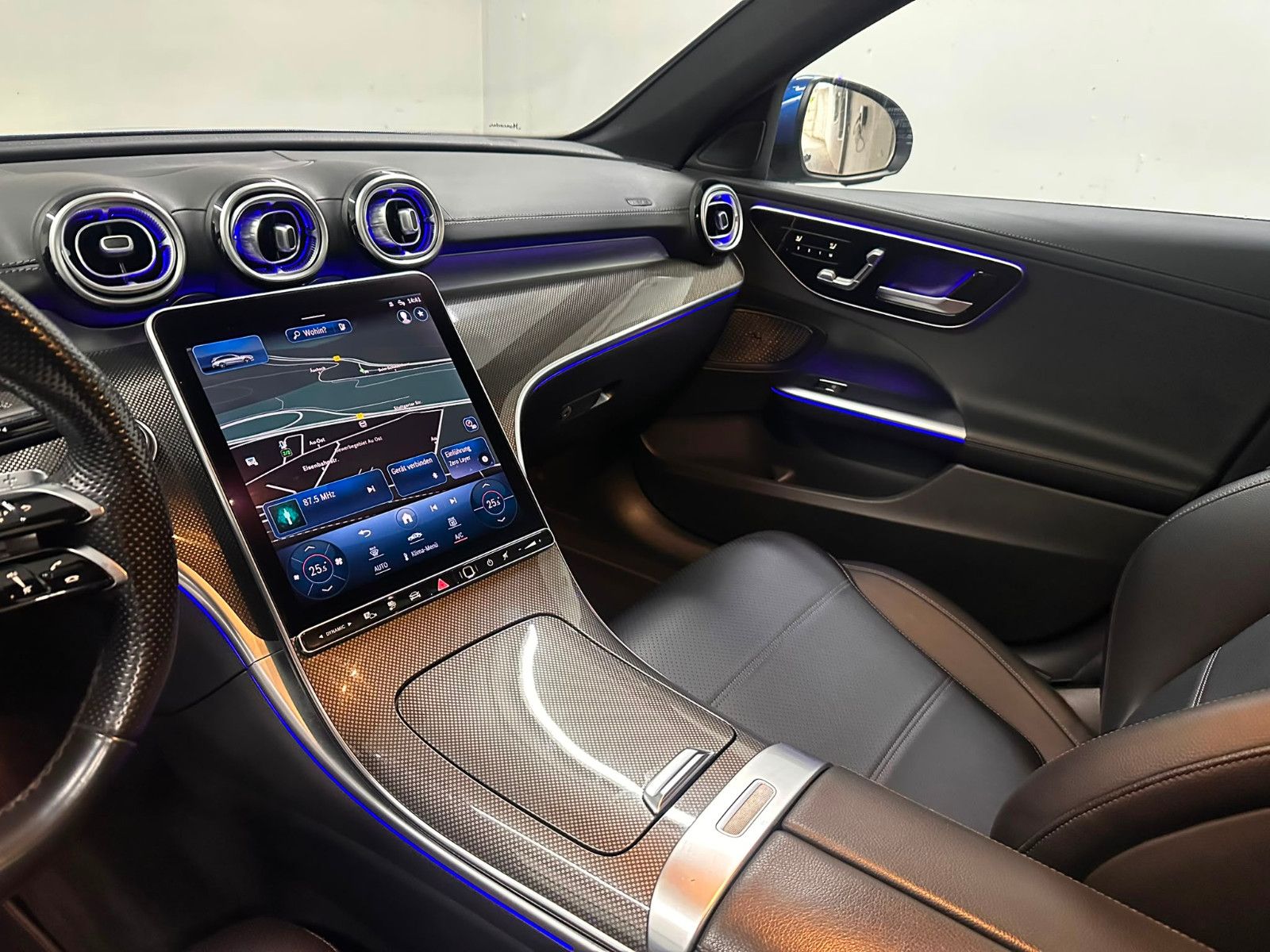 Fahrzeugabbildung Mercedes-Benz C 300 de T *AMG-LINE*MASSAGE*AHK*360*KEYGO*PANO