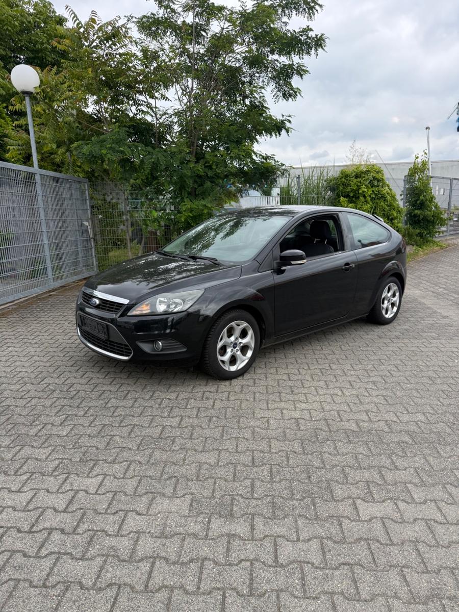 Ford Focus Lim. Titanium AHK ALU Multi