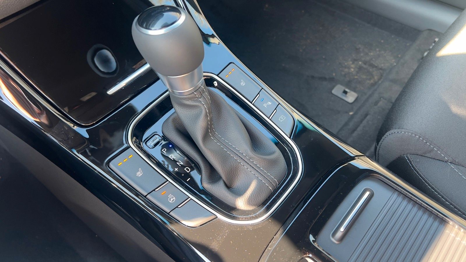 Fahrzeugabbildung Hyundai i30 1.0 T-GDI Advantage *Navi*CarPlay*RFK*LED*