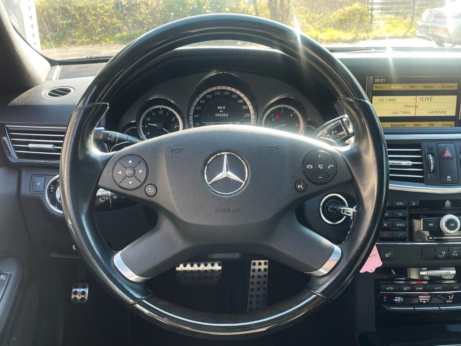 Fahrzeugabbildung Mercedes-Benz E 300 T CDI 7G AUT**AMG**LEDER NAVI GLASSD XENON