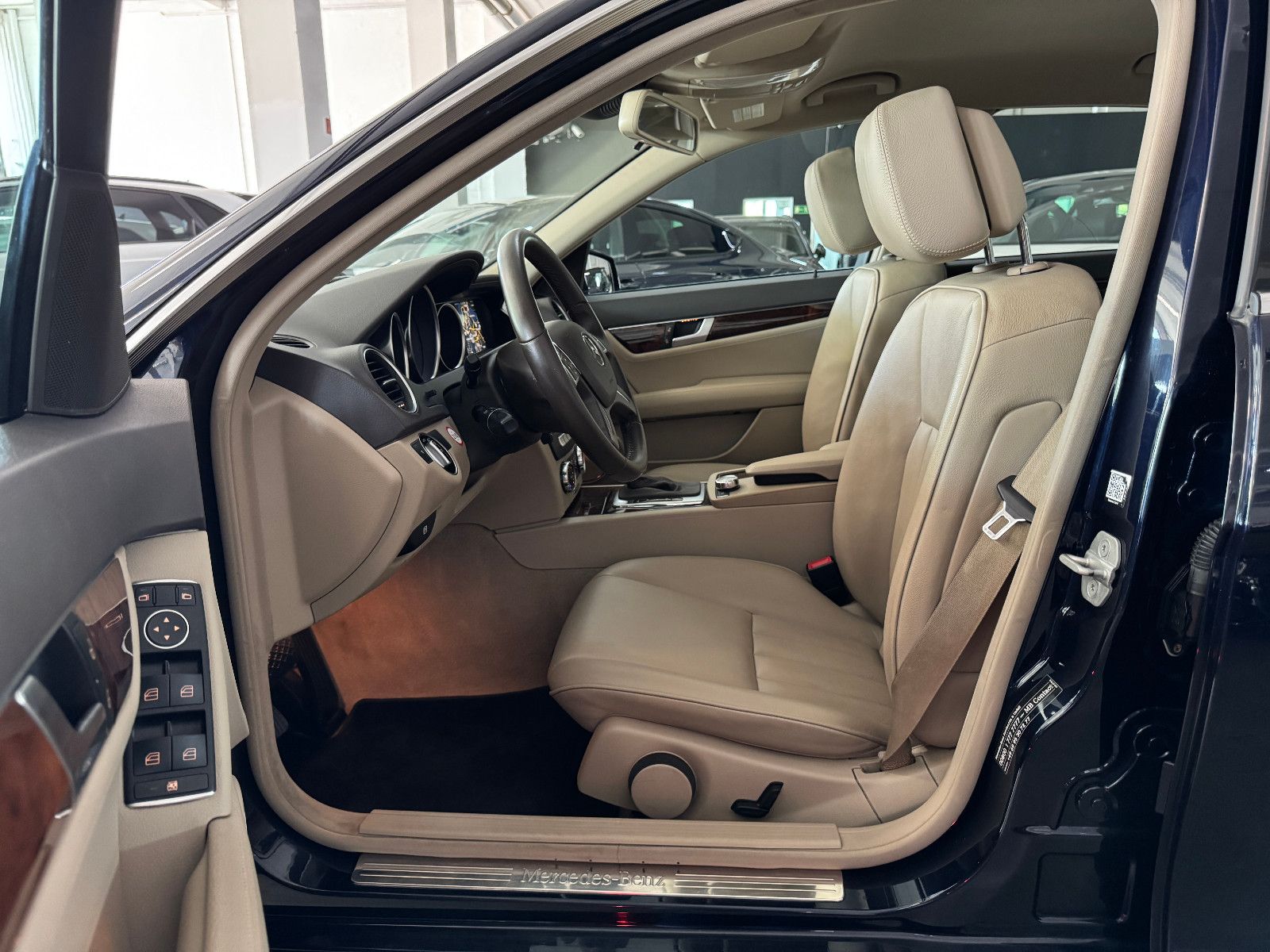Fahrzeugabbildung Mercedes-Benz C 250 CGI BE 7GT ELEGANCE COMAND ILS KAMERA 1.VB