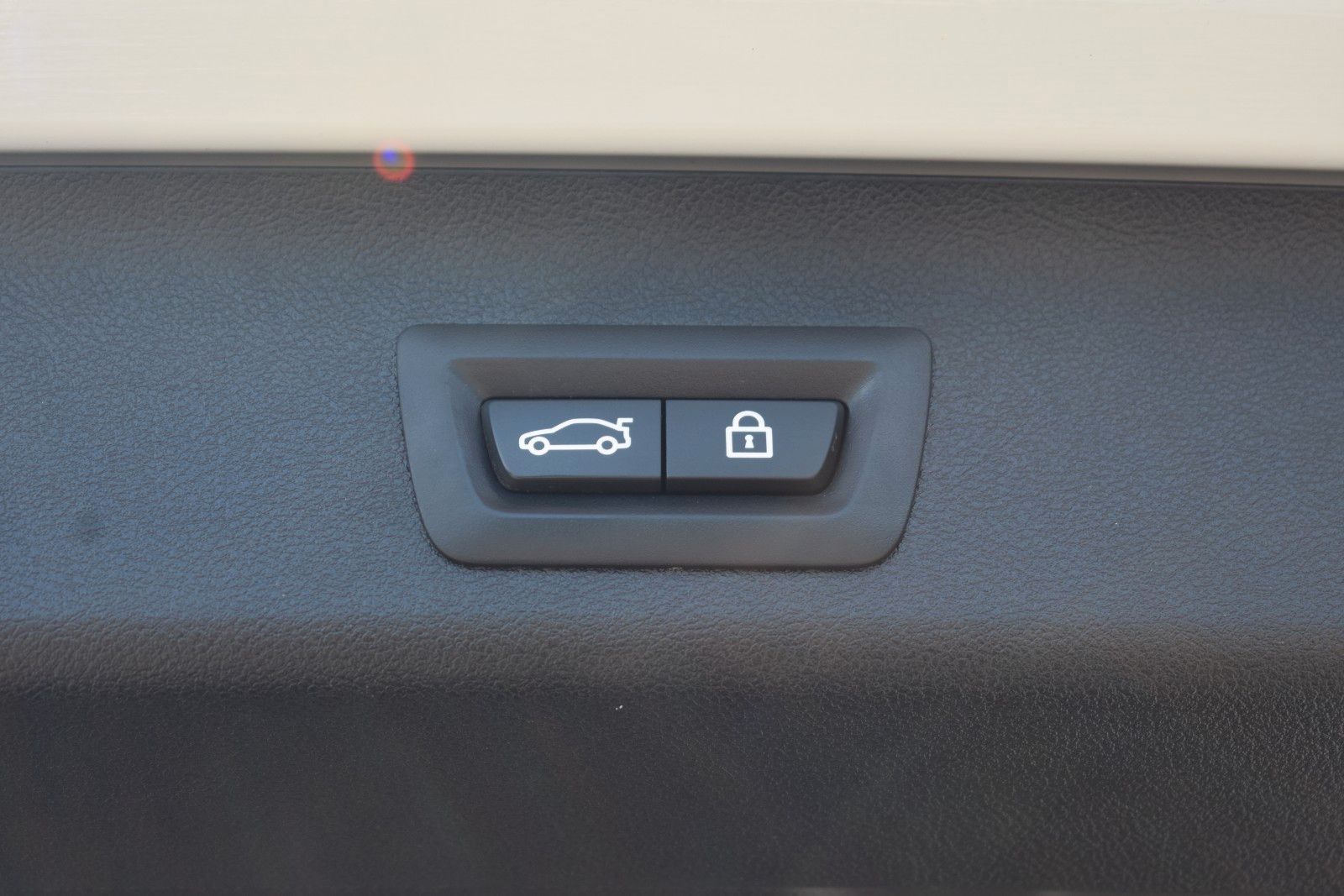 Fahrzeugabbildung BMW 530d Touring xDrive M Sport HUD AHK H&K Panorama