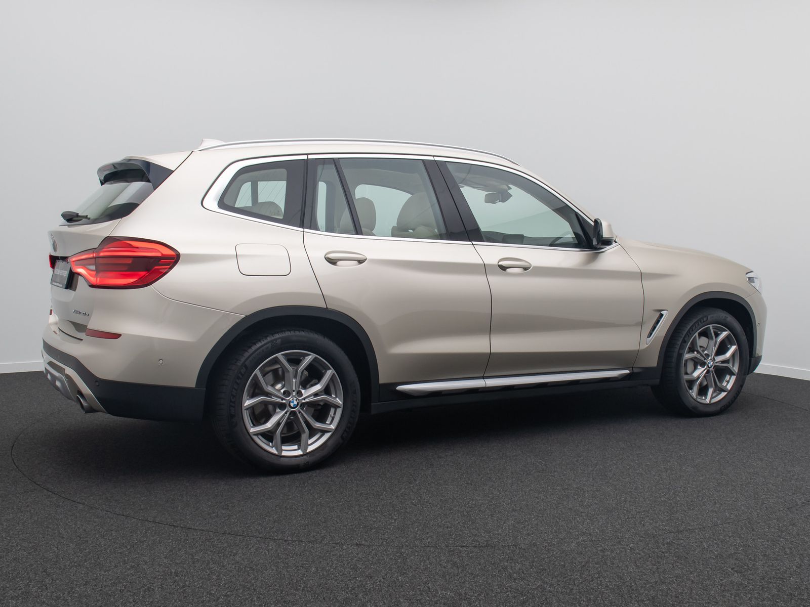 Fahrzeugabbildung BMW X3 xD30e xLine HUD 360°DAB Alarm HiFi Individual