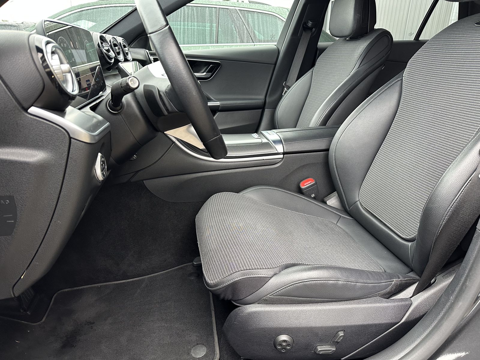 Fahrzeugabbildung Mercedes-Benz C 200d T Avantgarde NAV+LED+VCOCK+CARPLAY+1HD+PP