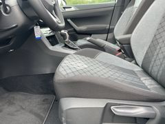 Fahrzeugabbildung Volkswagen Taigo 1.0 TSI DSG R-Line MATRIX PANO KAMERA AHK
