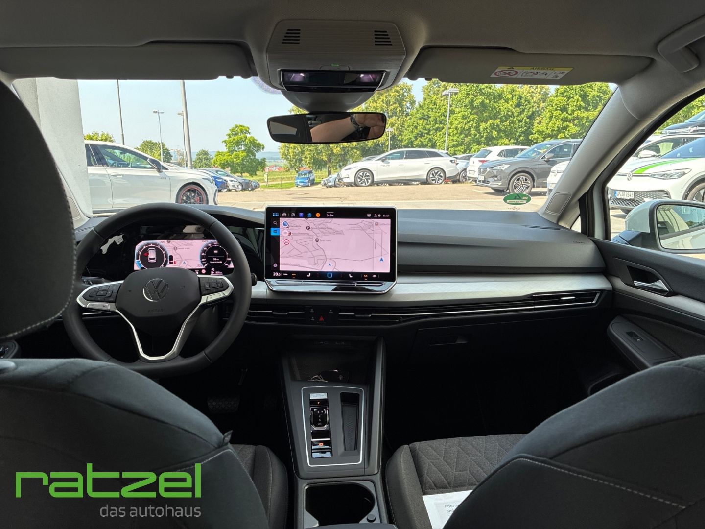 Fahrzeugabbildung Volkswagen Golf Variant LIFE 1.5 TSI DSG NAVI+ACC+LED+SHZ