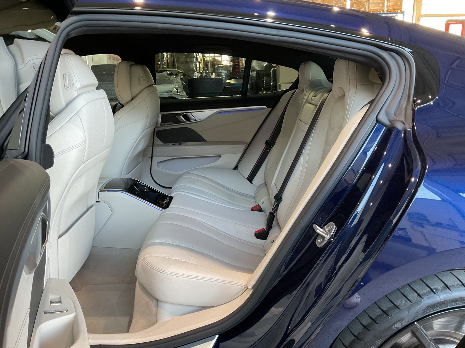 Fahrzeugeinzelansicht 13 Fahrzeugabbildung BMW M850i xDrive Sitzbelüftung~Laserlicht~Panoramada