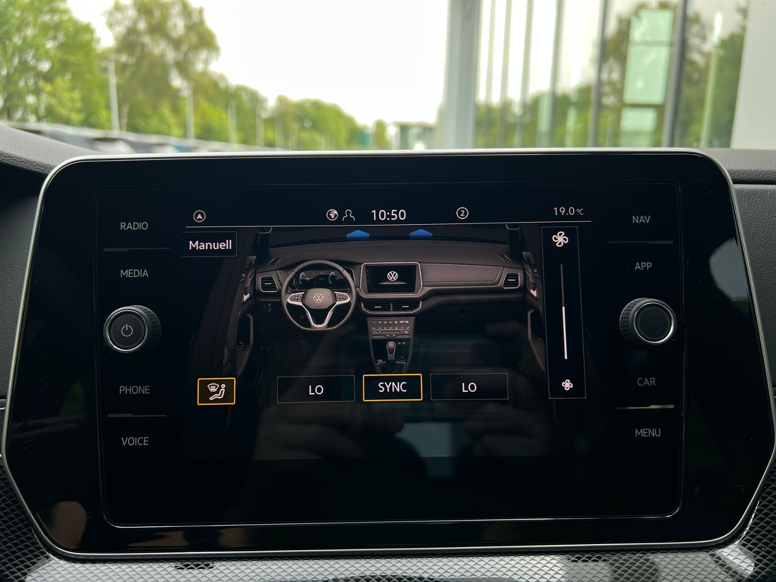 Fahrzeugabbildung Volkswagen T-Cross R-Line 1.5 TSI DSG *AHK, IQ.LIGHT, ACC,