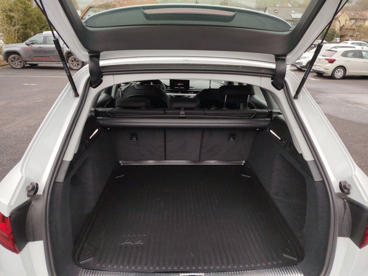 Fahrzeugabbildung Audi A4 Avant S line 40 TFSI 150(204) kW(PS) S tronic