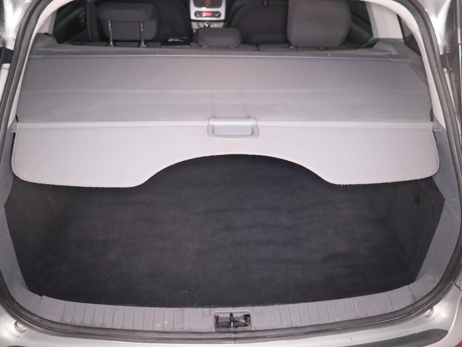 Ford Focus 2010 — photo 21