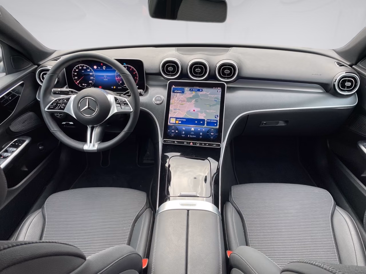 Mercedes-Benz C 180 AVANTGARDE+RÜCKFKAM+LENKRHZ+AMBIENTE+LED