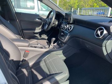 Fahrzeugabbildung Mercedes-Benz A 200 CDI Urban BlueEfficiency*Tempomat*Bi-Xenon