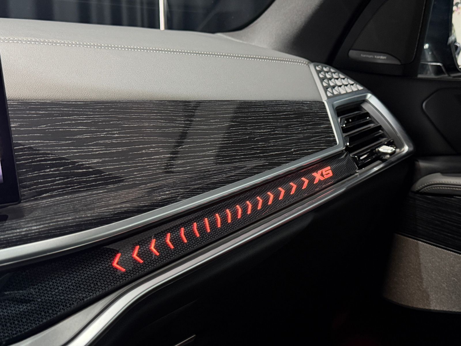 Fahrzeugabbildung BMW X5 40 d xDrive M SPORT PRO|PANO|M-SITZE|INDIVID