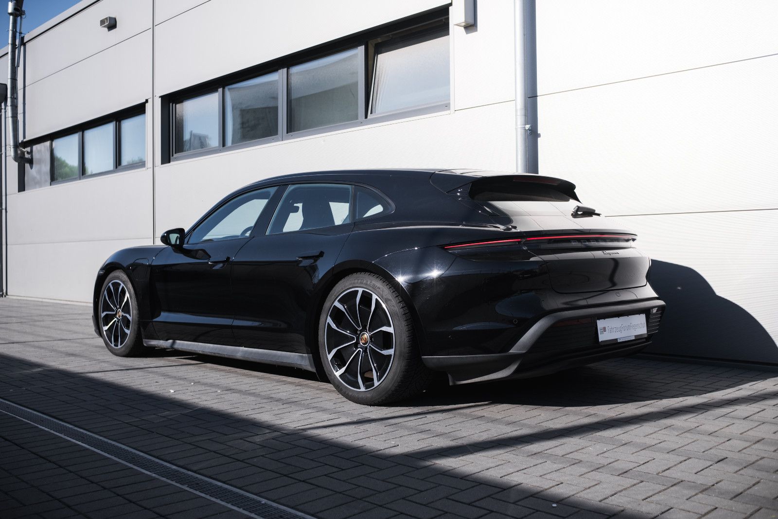 Fahrzeugabbildung Porsche Taycan Sport Turismo-Pano-PerformBatt.-WP-PASM