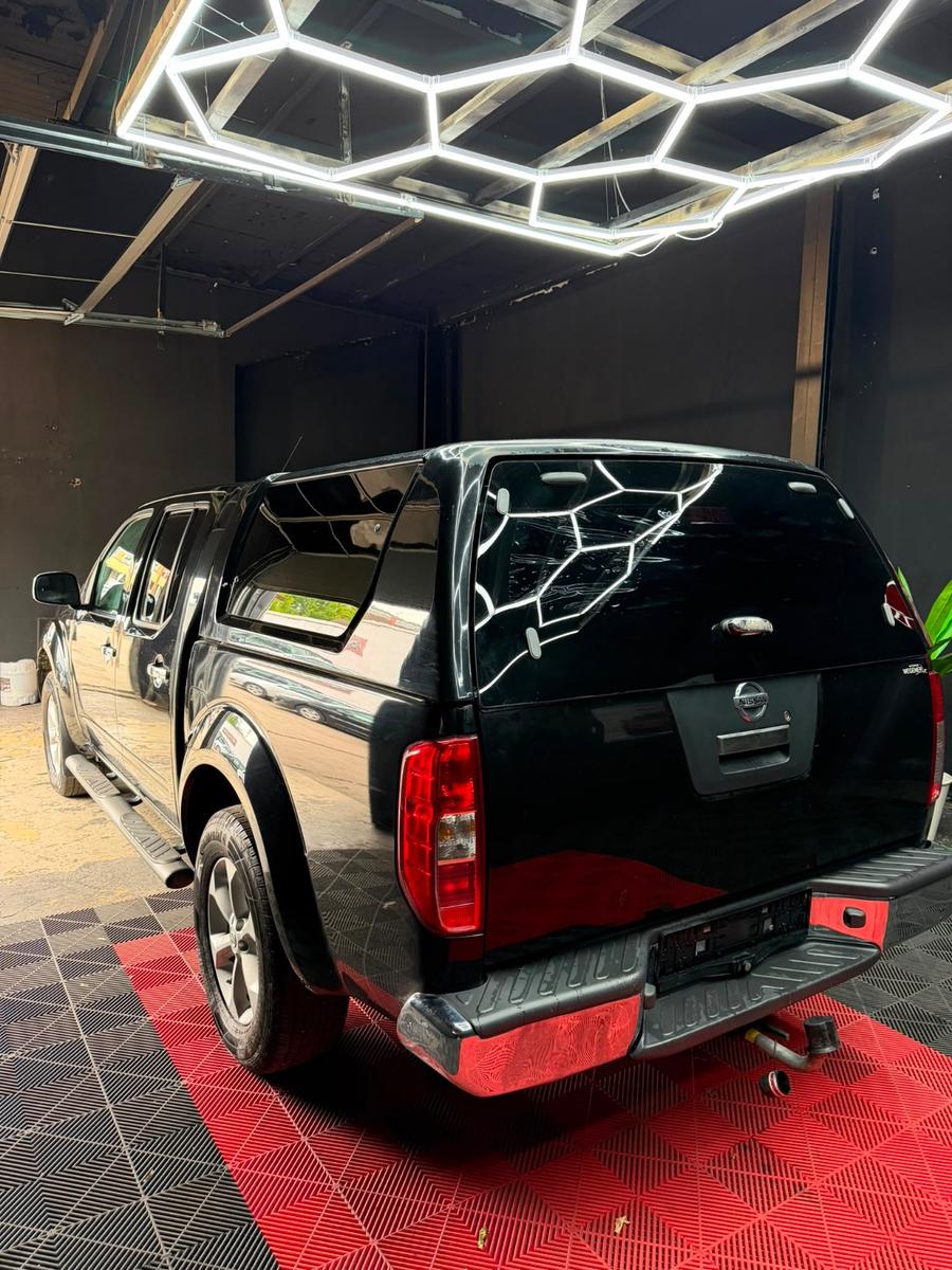 Nissan Navara Double Cabine SE 4x4 | 171 ch | BVA | Double cabine | Phares bi-xénon | Sièges chauffants | GPS | Attelage amovible