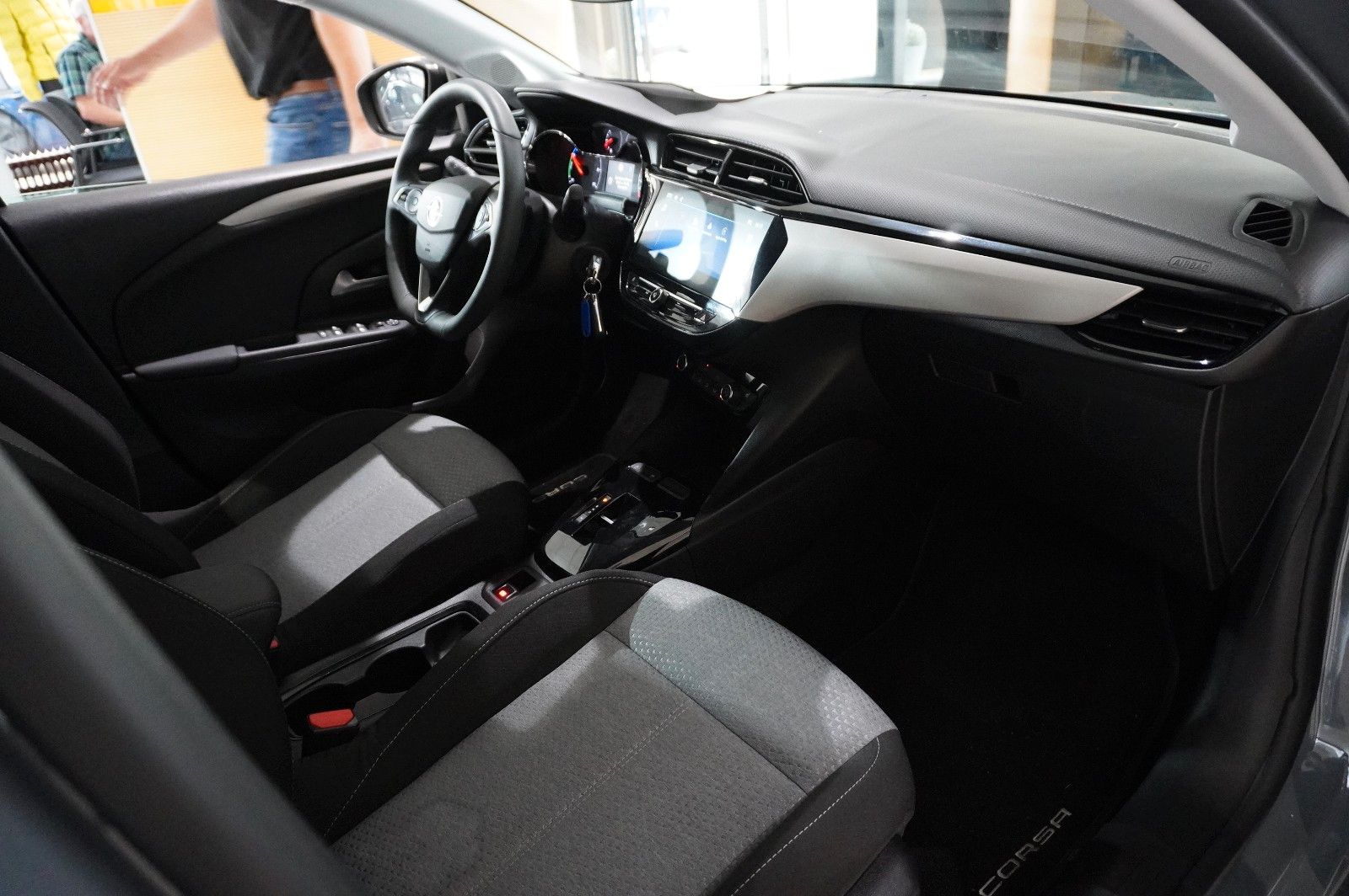 Fahrzeugabbildung Opel Corsa F 1.2T EDIT. 48V DCT NAVI/LED/SPORT/SH/DAB