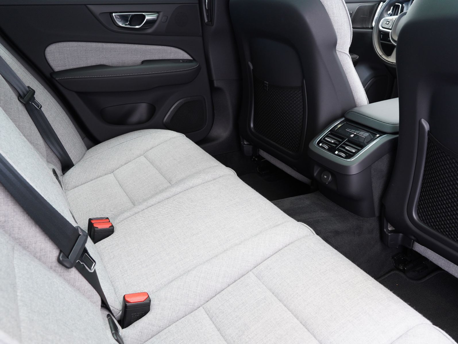 Fahrzeugabbildung Volvo V60 Kombi B4 B Plus Bright LED/PANO/LM19"/360°