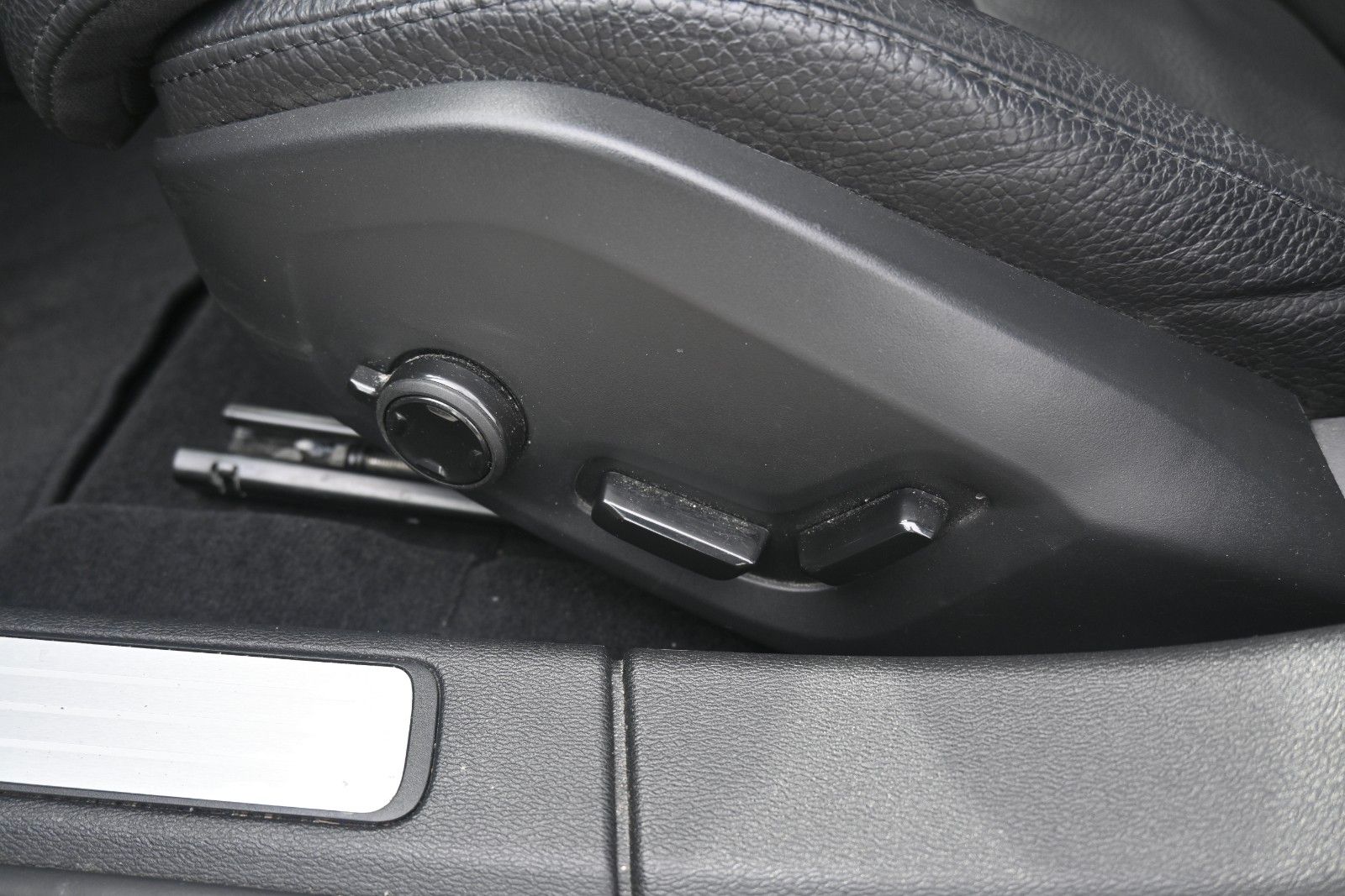 Fahrzeugabbildung Volvo V60Cross Country B4D AWD Plus*FSHZG*ACC*BLIS*AHK