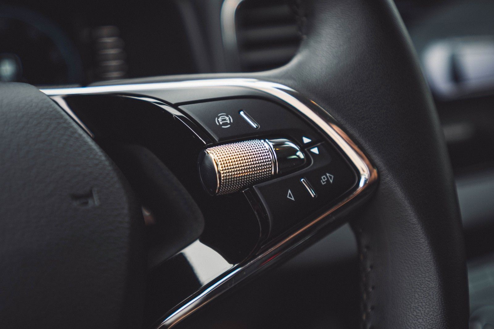 Fahrzeugabbildung SKODA Karoq 1.5 TSI*DAB*PDC*Kamera*ViCo*Garantie*u.v.m