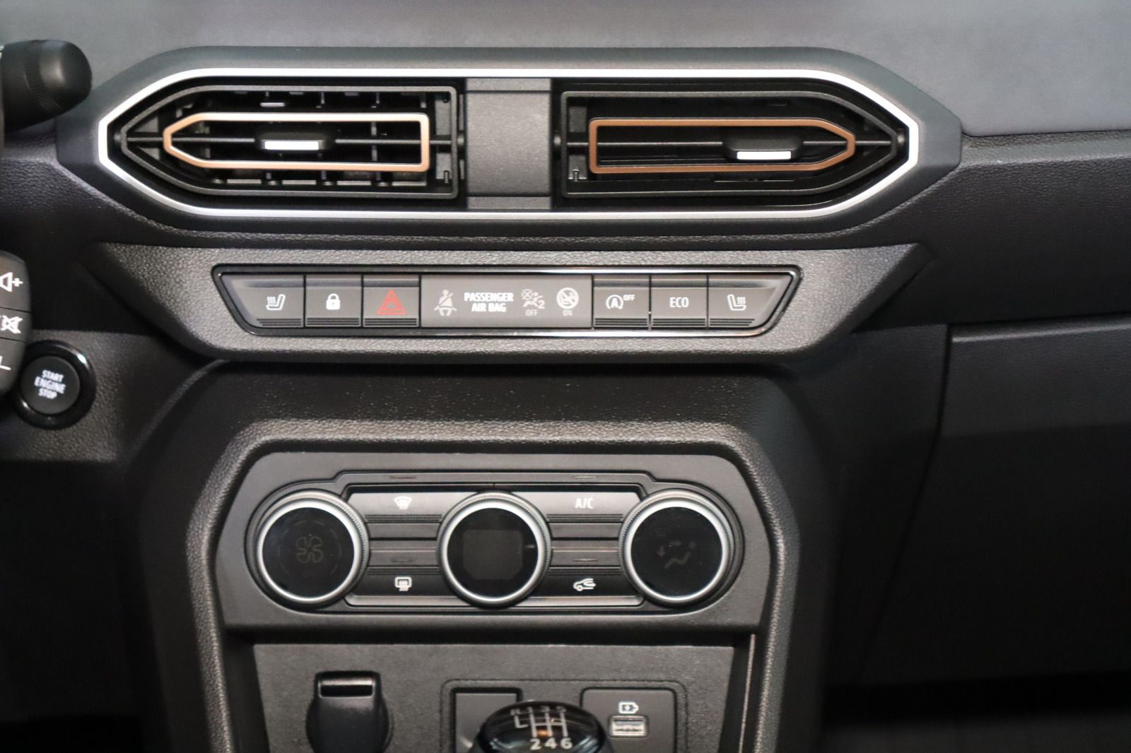 Fahrzeugabbildung Dacia Jogger  TCe * 7-Sitzer * Navi * LED * Sitzhzg.