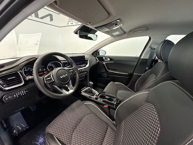 Fahrzeugabbildung Kia XCeed Vision 1.5 T-GDI LED Kamera Spurhalteass.