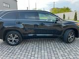 Toyota Highlander - Toyota: Schwarz