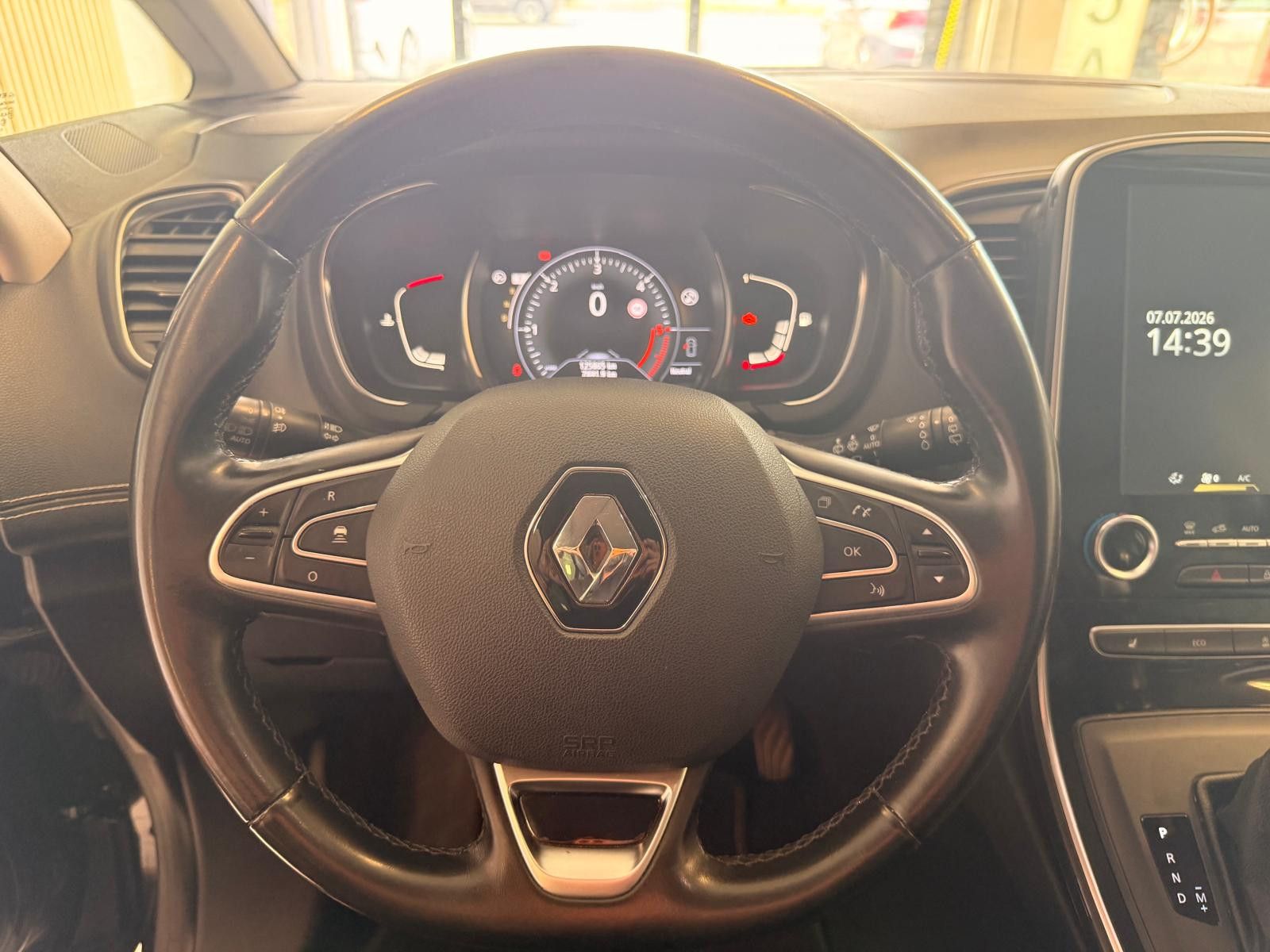 Fahrzeugabbildung Renault Scenic ENERGY dCi 160 EDC Bose Edition/ 7.SITZER