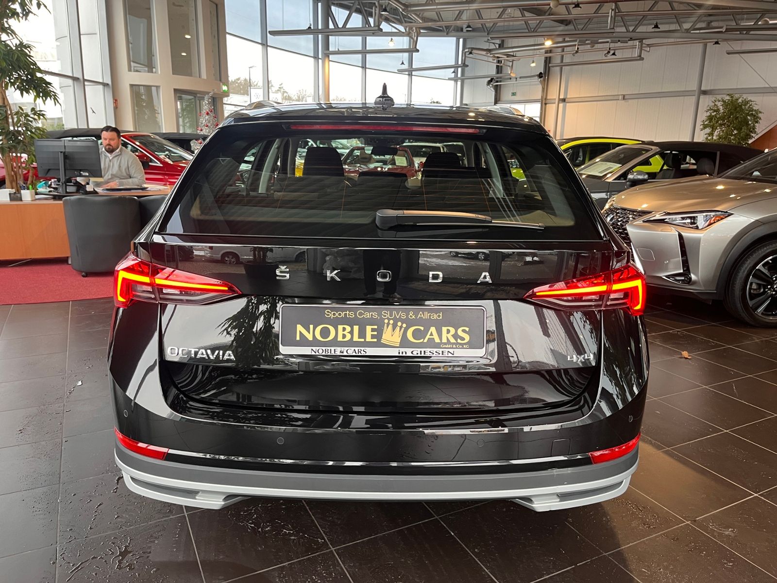 Fahrzeugabbildung SKODA Octavia Combi Scout 4x4 VIRTUAL ACC HUD LED