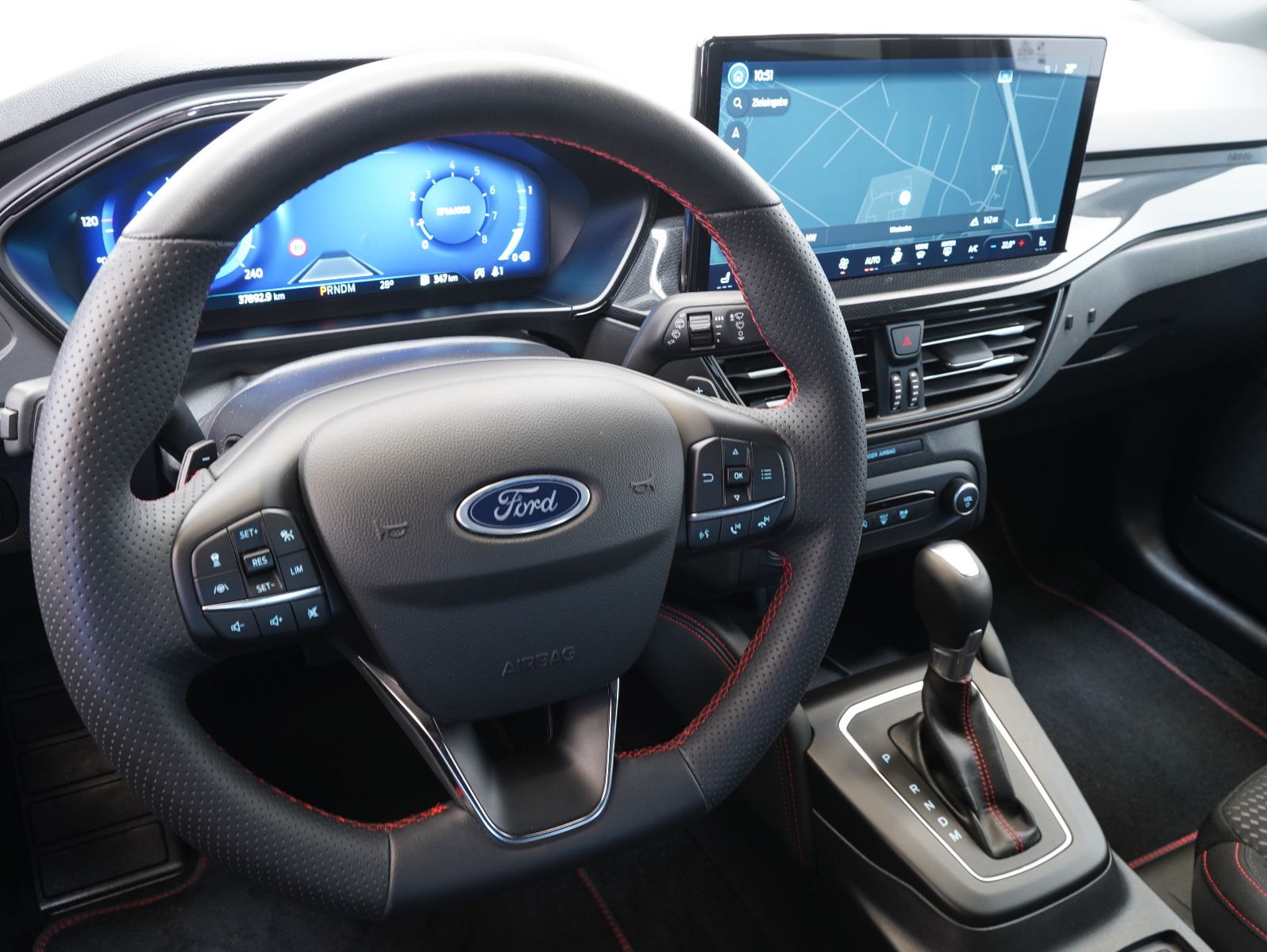 Fahrzeugabbildung Ford Focus Turnier ST-Line X 1.0 EcoBoost Mild-Hybrid