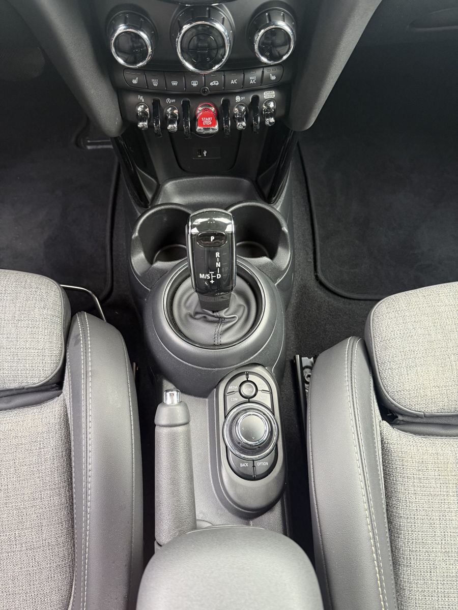 Fahrzeugabbildung MINI Cooper 5-Türer Classic Trim NAV+LED+DIGDISPL+KAM